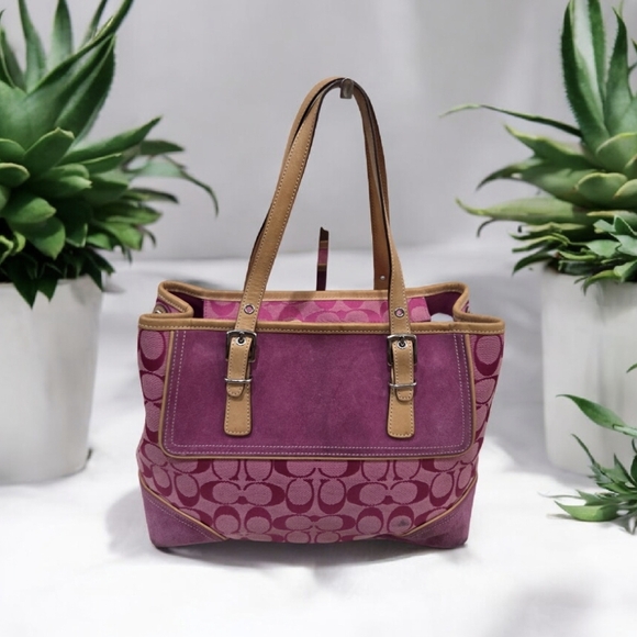 Coach Handbags - 💕🔹️ Coach🔹️y2k vintage  Hampton Signature  Pink Jacquard Suede Leather Bag